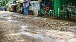 Jalan di Kawasan Setu Babakan Rusak, Warga Keluhkan Kondisinya
