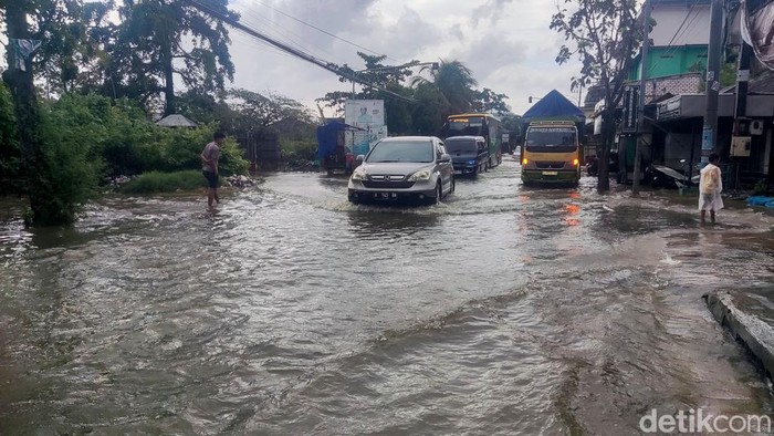 Jalur Sukodadi-  Paciran Lamongan Terendam Banjir
