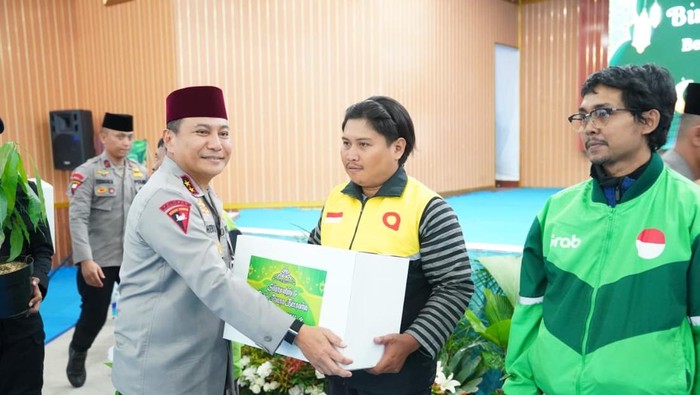 Kapolda Riau Irjen Pol Herry Heryawan buka bareng komunitas ojol dan mahasiswa, perkuat kamtibmas di bulan Ramadan, Senin (9/3/2026).