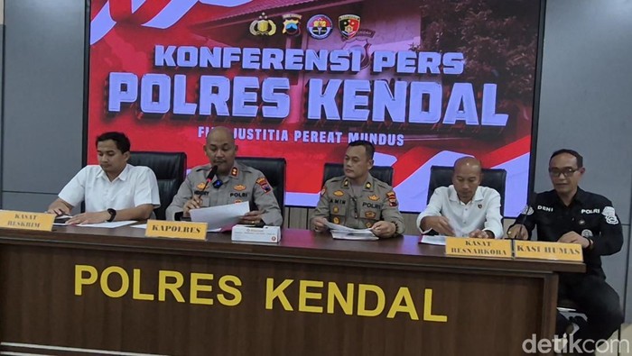 Kapolres Kendal, AKBP Hendry Susanto Sianipar rilis ungkap kasus pemukulan Kapolsek Kaliwungu, Senin (9/3/2026).