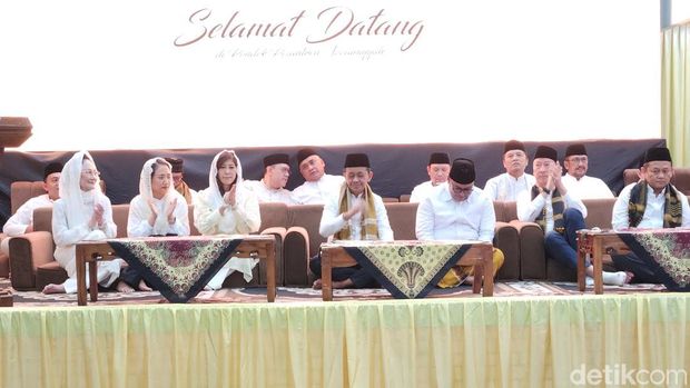 Ketua Umum DPP Partai Golkar Bahlil Lahadalia saat berkunjung ke Pondok Pesantren Az-Zainiyyah, Nagrok, Jawa Barat. (Adrial/detikcom)