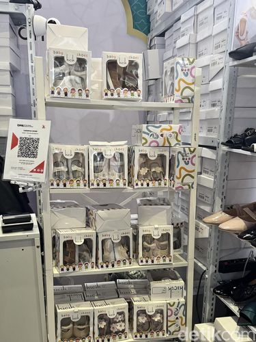 Koleksi sepatu anak dari brand Tarompah di di Rendezvous Modest Market X Bank Syariah Nasional mulai dari 3-15 Maret 2026 di AEON Tanjung Barat, Jakarta.