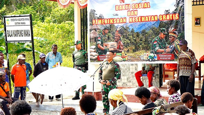 Komando Operasi (Koops) TNI Papua menggelar layanan pengobatan gratis dan pembagian paket sembako bagi warga Kabupaten Mimika, Papua Tengah. (dok Ist)
