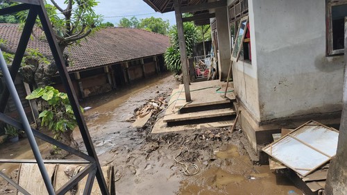 Kondisi SDN 5 Banjar akibat banjir bandang yang menerjang Desa Banjar, Kecamatan Banjar, Buleleng, Bali, Minggu (8/3/2026). (Foto: Made Wijaya Kusuma/detikBali)