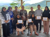 Gubernur Sulsel Salurkan Bantuan Rp 60 Juta untuk Korban Kebakaran di Luwu