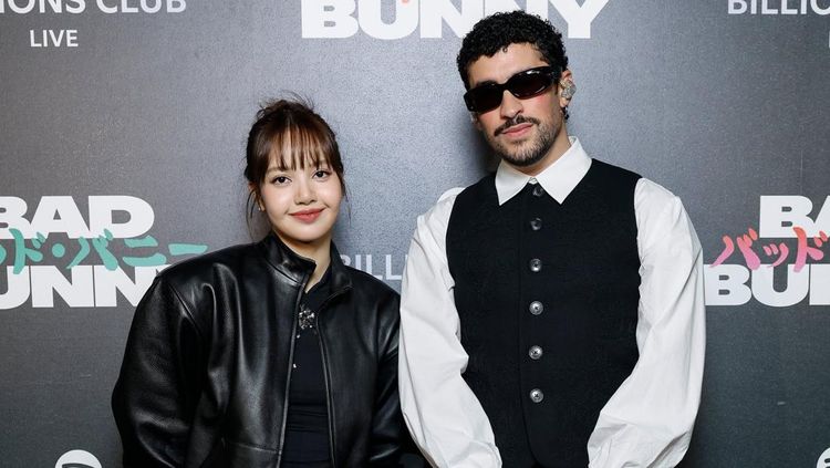 7 Gaya Lisa BLACKPINK Jadi Tamu VIP Konser Bad Bunny di Jepang