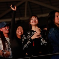 Sepanjang acara, Lisa BLACKPINK ikut berjoget menikmati penampilan Bad Bunny. Ia menjadi personel kedua BLACKPINK yang bertemu musisi asal Puerto Rico itu setelah Rose. Foto: dok. X