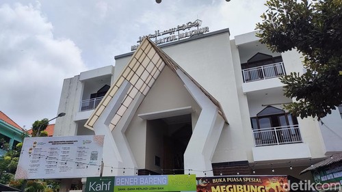 Potret Masjid Baitul Makmur di Monang-Maning, Denpasar Barat.
