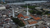 Masjid Luar Batang di Penjaringan, Jakarta, menjadi salah satu bangunan bersejarah yang masih berdiri hingga kini. ANTARA FOTO/Fauzan