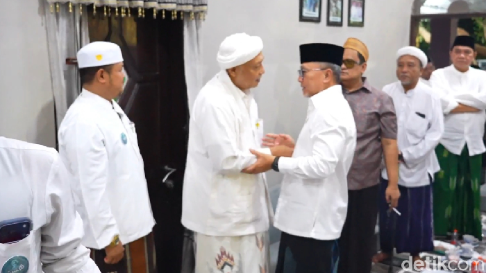 Menko Pangan hadiri Haul RKH Abdul Hamid di Ponpes Al Hamidy Pamekasan