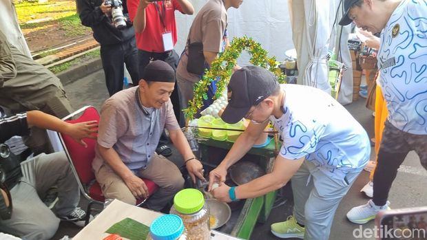 Menko Pemberdayaan Manusia (PM) Muhaimin Iskandar alias Cak Imin menutup gelaran Jejak Jajanan Kuliner (JJN) 2026 di Kompleks Gelora Bung Karno (GBK), Jakarta Pusat. (Taufiq/detikcom)