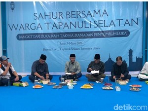 Menteri PU Sahur Bareng Warga di Huntara Tapsel, Pembuatan Sumur Bor Dikebut