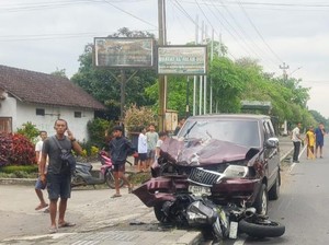Adu Banteng Toyota Kijang Vs 2 Motor di Borobudur, 1 Orang Tewas