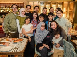 Gaya Nagita Slavina Pakai Kemeja saat Datang Bukber, Harganya di Luar Nurul