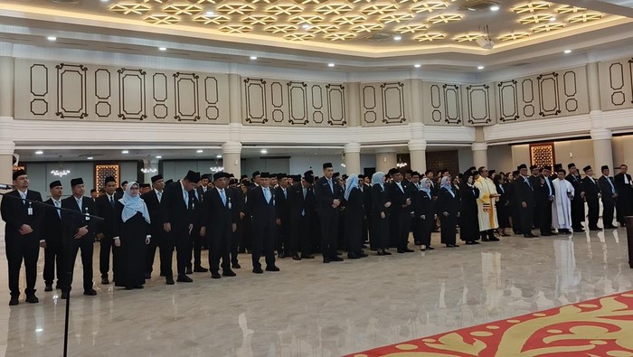 Pelantikan 11 Pejabat Eselon II Pemprov Sumut dan ratusan pejabat lainnya (Istimewa)