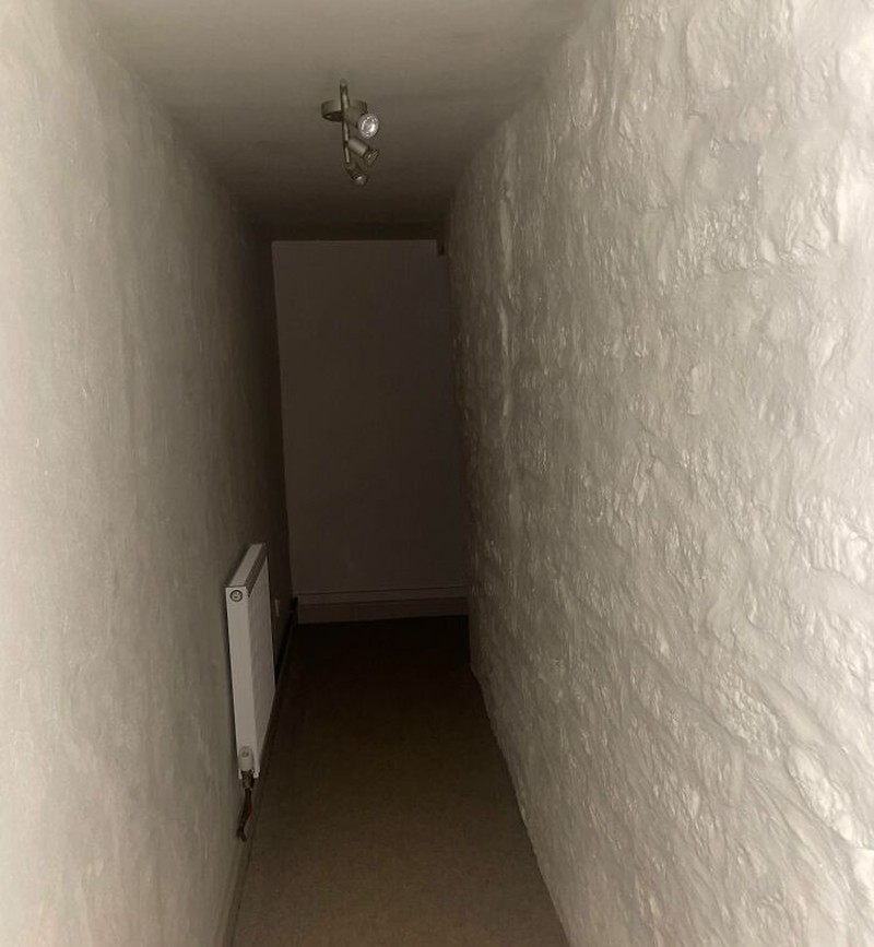 Hotel tempat untuk beristirahat, atau bahkan untuk liburan dari penatnya kehidupan. Tapi, kalau ketemu hotel yang kayak gini, auto kesel doang bawaannya.