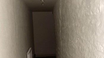 Ada koridor aneh di hotel ini. Foto: zephyr2909 via Bored Panda  