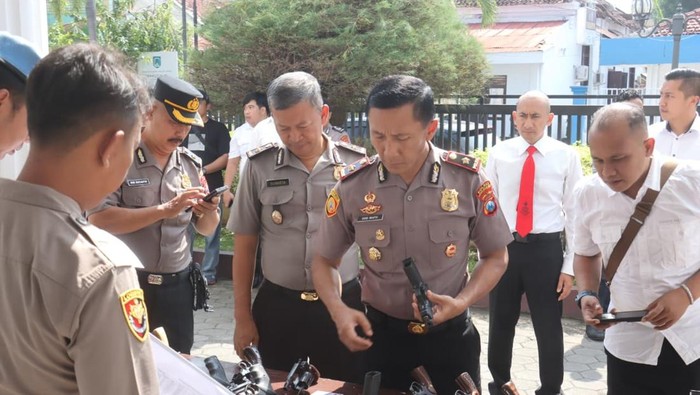 Pemeriksaan senjata api anggota Polres Probolinggo Kota