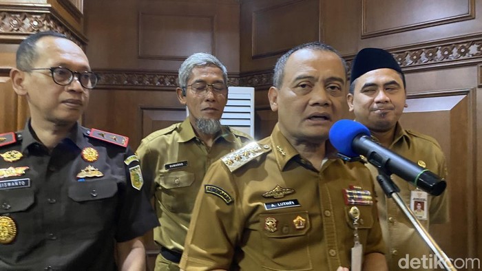 Gubernur Jawa Tengah (Jateng), Ahmad Luthfi di Gedung Pemprov Jateng, Kecamatan Semarang Selatan, Kota Semarang, Senin (9/3/2026).