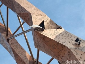 Sederet Fakta Rusaknya Tiang Lampu-Ornamen Gunungan di Jembatan Kabanaran