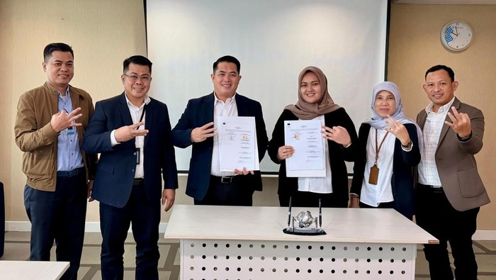 Penandatanganan perjanjian oleh PPS Dirut Bank Sumsel Babel Marzuki dan Kepala Balai Pelaksana Penyediaan Perumahan dan Kawasan Permukiman Sumatera V, Yustin Patria Primordia