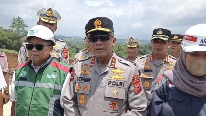 Pengecekan jalan tol Bocimi seksi 3 yang akan difungsionalkan saat mudik Lebaran