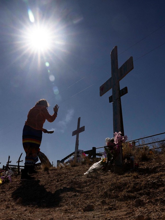 Peringati Hari Perempuan, Aksi Tuntut Keadilan Digelar di Bekas Properti Epstein