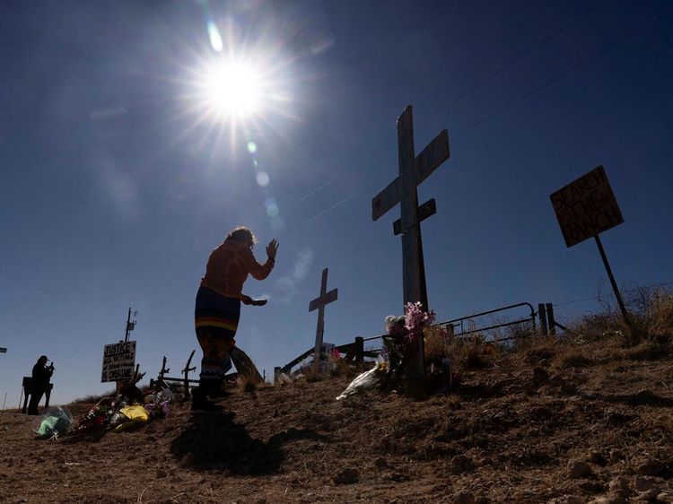 Peringati Hari Perempuan, Aksi Tuntut Keadilan Digelar di Bekas Properti Epstein