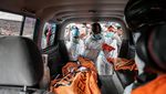 Detik-detik Evakuasi Korban Longsor Sampah Bantargebang