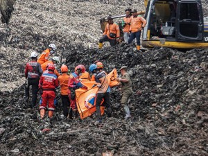 KLH Usut Longsor di TPST Bantargebang hingga Jatuh 6 Korban Jiwa