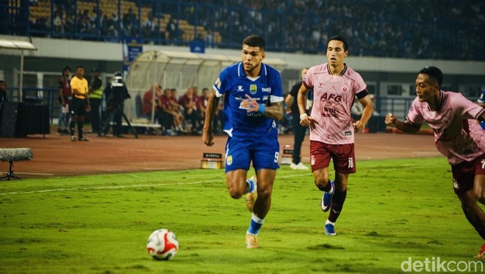 Persib Bandung Vs Persik Kediri.