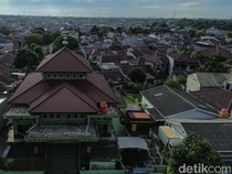 Potret Masjid di Bekasi yang Punya Kabah