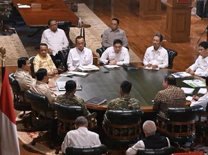 Prabowo Kumpulkan Menteri di Hambalang, Bahas Energi-Pangan Jelang Lebaran