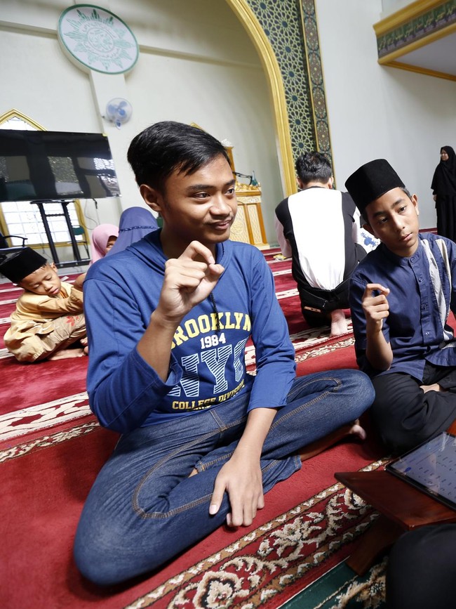 Sekolah Ramadan Bantu Peserta Tuli Belajar Al-Quran