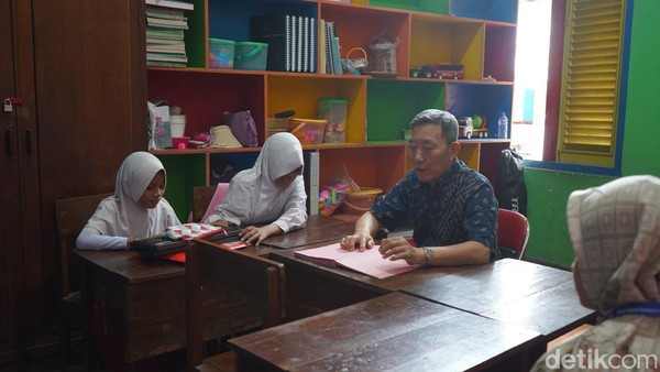 Semangat Mengaji Siswa Tuna Netra di Surabaya