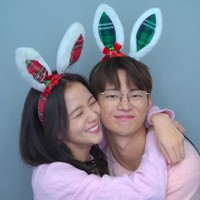 7 Momen Manis Jisoo BLACKPINK & Seo In Guk, Kelewat Gemas Jadi Couple
