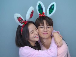 7 Momen Manis Jisoo BLACKPINK & Seo In Guk, Kelewat Gemas Jadi Couple