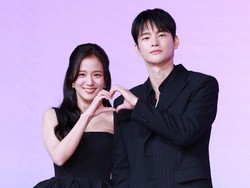 Ciuman dengan Jisoo BLACKPINK, Telinga Seo In Guk Merah Harus Ditutup Makeup