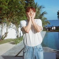 Penggemar semakin heboh lantaran Jisoo BLACKPINK mengunggah foto Seo In Guk sendiri tanpa kehadirannya, lewat postingan terbaru. Ia disebut-sebut sebagai pria pertama yang mendapat perlakuan spesial itu darinya. Foto: dok. Instagram @sooyaaa__