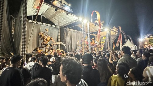 Situasi tenda pameran ogoh-ogoh milik ST. Taruna Dharma Castra selepas pengumuman pemenang Lomba Ogoh-Ogoh Besar di Kasanga Festival 2026, Minggu (8/3/2026).