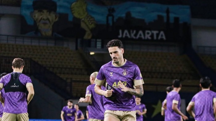 Skuad Persik dalam sesi latihan di Stadion GBLA, Bandung