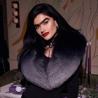 Meski begitu, Sophia kini justru tampil semakin percaya diri. Ia berjalan di catwalk London Fashion Week sambil menunjukkan bahwa penampilannya tidak ditentukan oleh komentar negatif orang lain. Foto: dok. Instagram @sophiahadjipanteli