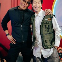 Salah satu rekan artis yang dikenal dekat dengan Vidi ialah Deddy Corbuzier. Keduanya memiliki podcast bersama yang bernama PodHub. Foto: Instagram/@vidialdiano