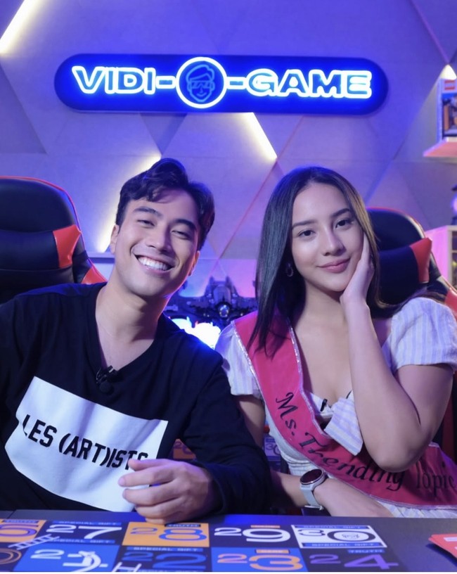Vidi juga sempat membuat unggahan spesial di ulang tahun Anya Geraldine, memperlihatkan jika keduanya memang dekat. Di momen tersebut Vidi membagikan foto saat ia dan Anya pertama kali bertemu. Foto: Instagram/@vidialdiano
