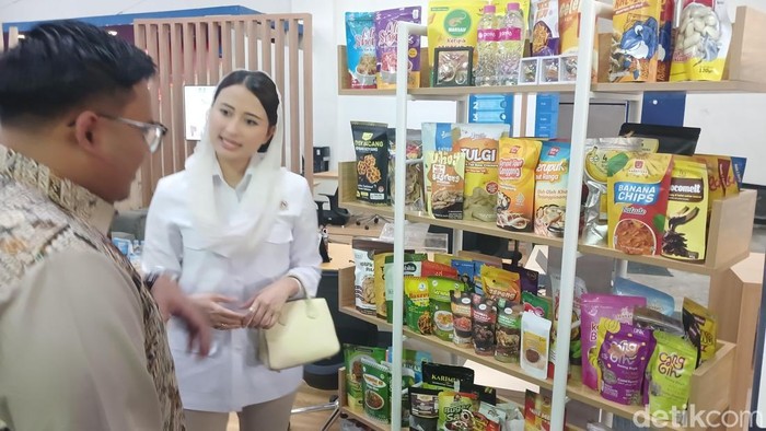 Wamendag, Dyah Roro Esti Widya Putri meninjau Export Center Batam.(Alamudin Hamapu/detikSumut)