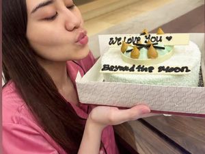 Aaliyah Massaid Dapat Kejutan Kue saat Rayakan Ultah ke-24 di Rumah