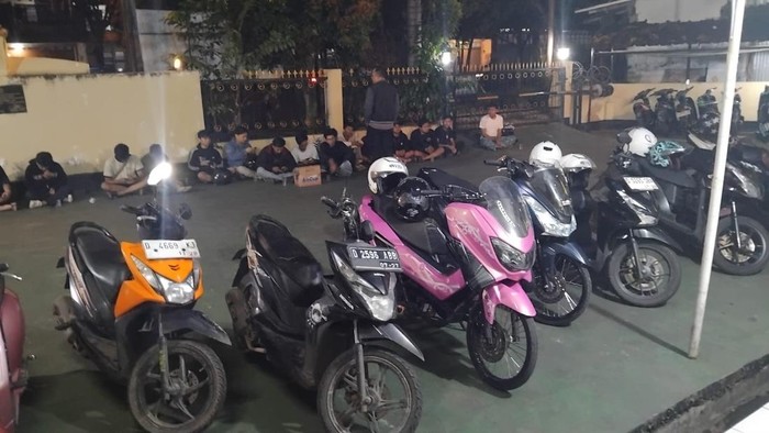 Barang bukti yang disita polisi terkait balap liar di Bandung.