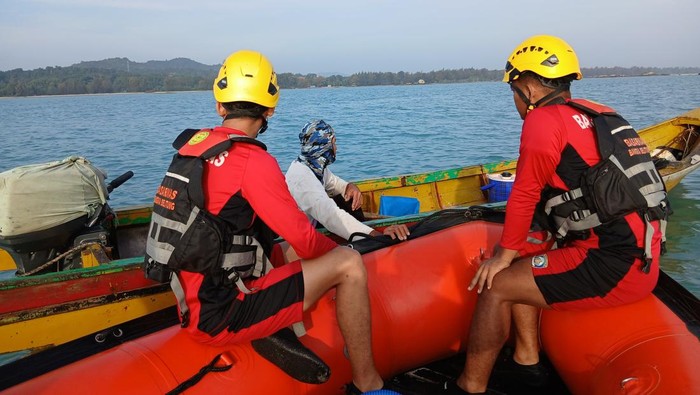 Basarnas Babel melakukan pencarian nelayan yang hilang di Bangka