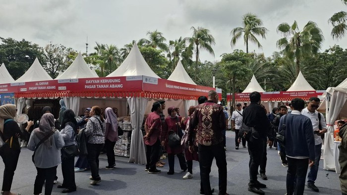 Bazar Ramadan di Balai Kota Jakarta diserbu warga, Selasa (10/3). (Belia/detikcom)