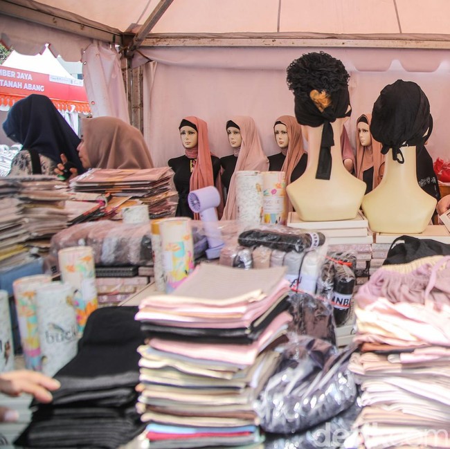 Berburu Pakaian Lebaran di Bazar Prime Balai Kota DKI